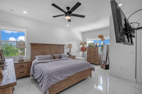 Casa en venta en Miami, Florida, 4 dormitorios, 204.76 m2 № 1984392 - foto 17