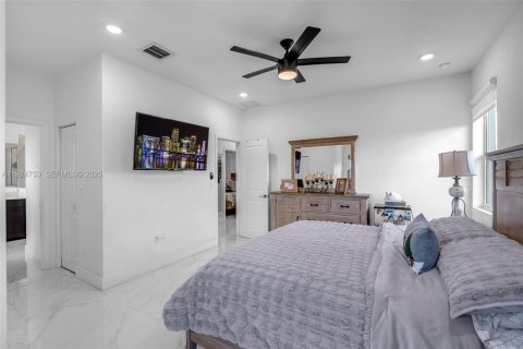 Casa en venta en Miami, Florida, 4 dormitorios, 204.76 m2 № 1984392 - foto 18