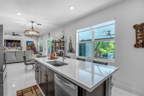 Casa en venta en Miami, Florida, 4 dormitorios, 204.76 m2 № 1984392 - foto 14