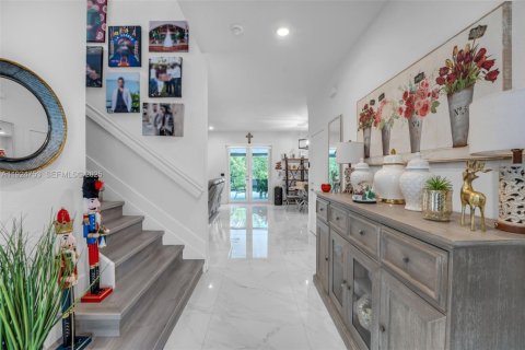 Casa en venta en Miami, Florida, 4 dormitorios, 204.76 m2 № 1984392 - foto 5