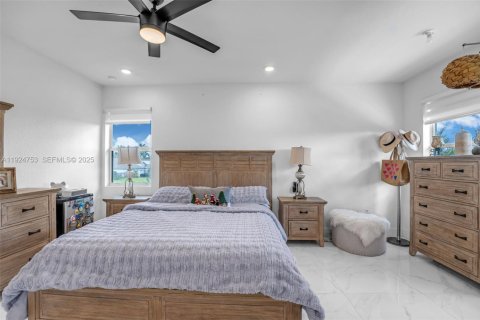 Casa en venta en Miami, Florida, 4 dormitorios, 204.76 m2 № 1984392 - foto 19