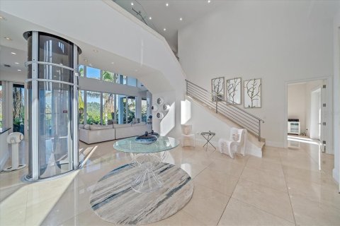 House in Sarasota, Florida 6 bedrooms, 659.51 sq.m. № 2121739 - photo 15
