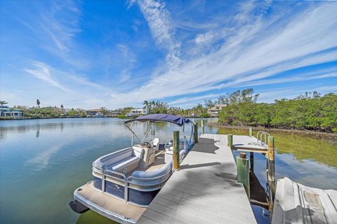 House in Sarasota, Florida 6 bedrooms, 659.51 sq.m. № 2121739 - photo 11