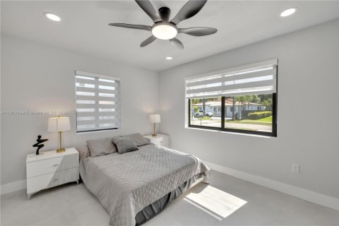 House in Miami, Florida 3 bedrooms, 108.23 sq.m. № 2035597 - photo 11