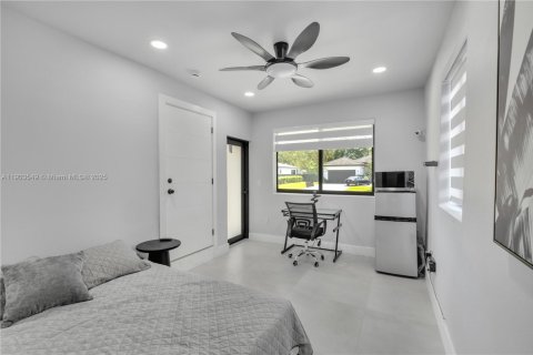 House in Miami, Florida 3 bedrooms, 108.23 sq.m. № 2035597 - photo 17