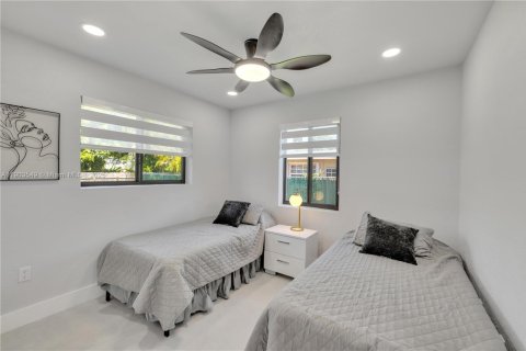House in Miami, Florida 3 bedrooms, 108.23 sq.m. № 2035597 - photo 10