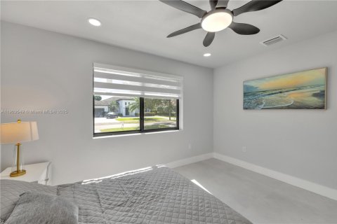 House in Miami, Florida 3 bedrooms, 108.23 sq.m. № 2035597 - photo 9