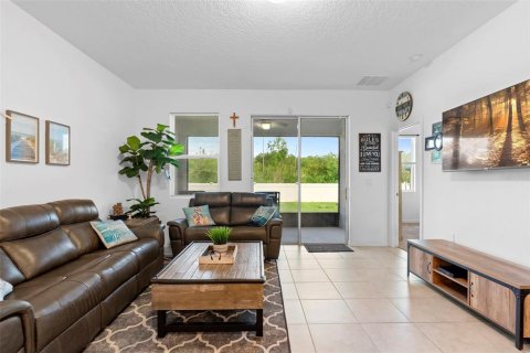 House in New Smyrna Beach, Florida 4 bedrooms, 150.13 sq.m. № 1887032 - photo 15