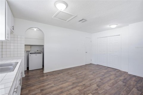 Casa en venta en Brandon, Florida, 5 dormitorios, 254.18 m2 № 2221182 - foto 22