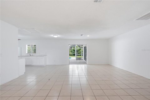 Casa en venta en Brandon, Florida, 5 dormitorios, 254.18 m2 № 2221182 - foto 9