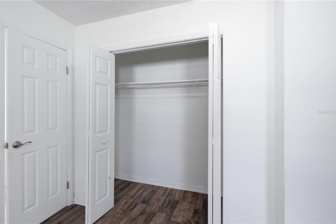Casa en venta en Brandon, Florida, 5 dormitorios, 254.18 m2 № 2221182 - foto 29