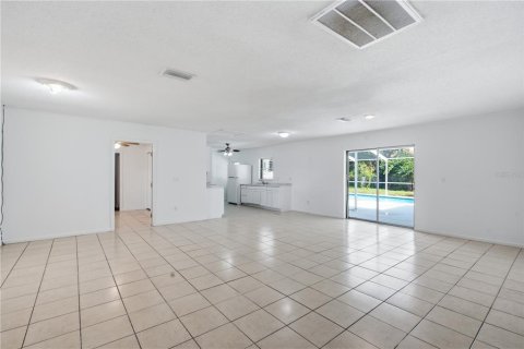 Casa en venta en Brandon, Florida, 5 dormitorios, 254.18 m2 № 2221182 - foto 8