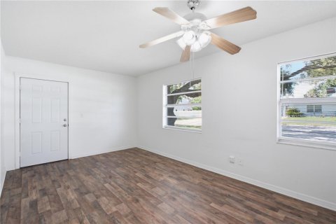 Casa en venta en Brandon, Florida, 5 dormitorios, 254.18 m2 № 2221182 - foto 18