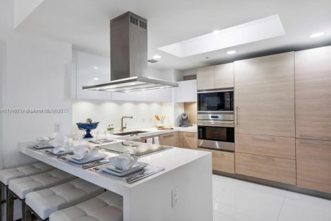 Copropriété à louer à North Miami Beach, Floride: 2 chambres, 158.31 m2 № 1729242 - photo 5
