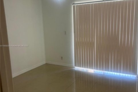 Condo in Pompano Beach, Florida, 2 bedrooms  № 1965086 - photo 3