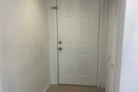 Condo in Pompano Beach, Florida, 2 bedrooms  № 1965086 - photo 7