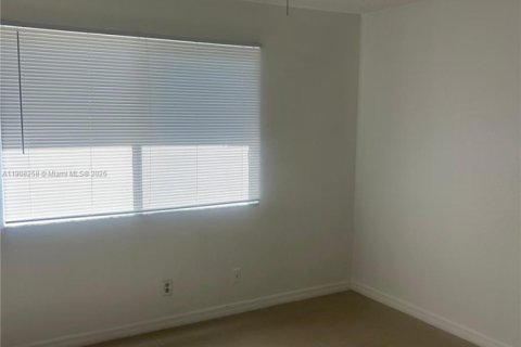 Condo in Pompano Beach, Florida, 2 bedrooms  № 1965086 - photo 4