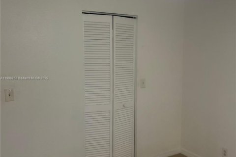 Condo in Pompano Beach, Florida, 2 bedrooms  № 1965086 - photo 10