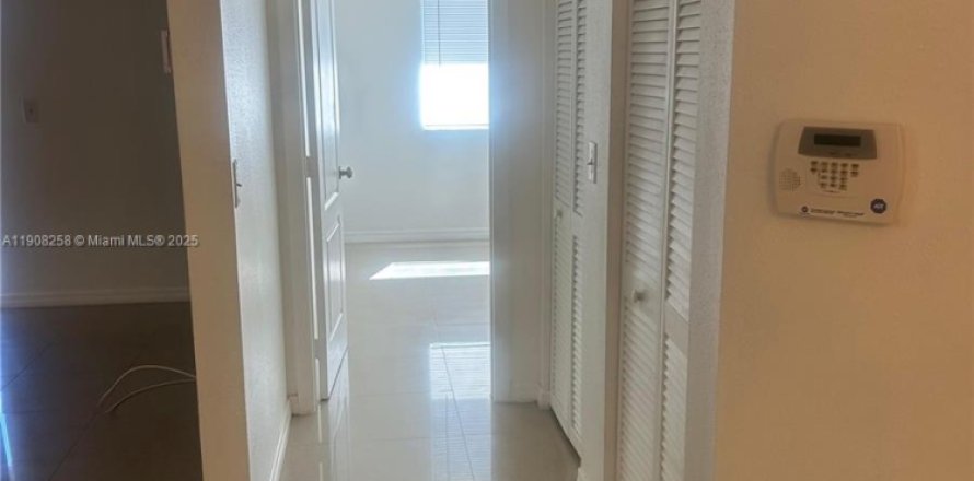 Condo in Pompano Beach, Florida, 2 bedrooms  № 1965086