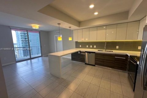 Снять в аренду квартиру в Майами, Флорида 3 спальни, 119.84м2, № 1957916 - фото 11