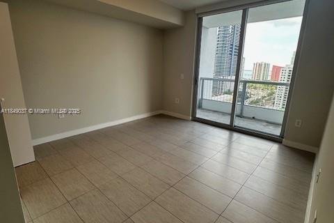 Снять в аренду квартиру в Майами, Флорида 3 спальни, 119.84м2, № 1957916 - фото 19