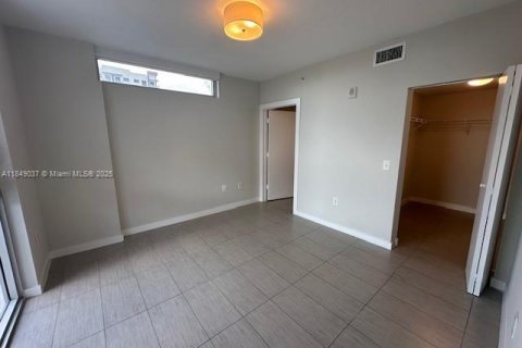 Снять в аренду квартиру в Майами, Флорида 3 спальни, 119.84м2, № 1957916 - фото 14