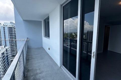Снять в аренду квартиру в Майами, Флорида 3 спальни, 119.84м2, № 1957916 - фото 23