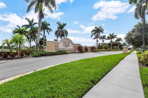 House in Punta Gorda, Florida 3 bedrooms, 163.32 sq.m. № 1905799 - photo 2