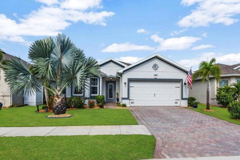 House in Punta Gorda, Florida 3 bedrooms, 163.32 sq.m. № 1905799 - photo 1