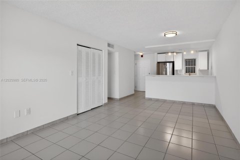 Купить кондоминиум в Майами, Флорида 2 спальни, 72м2, № 2242203 - фото 5