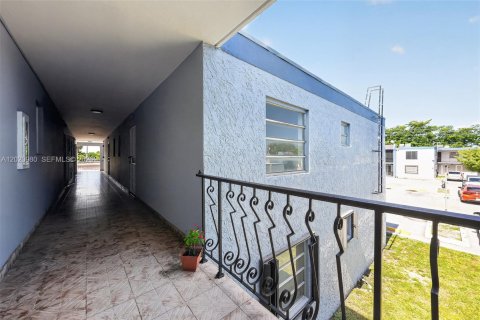 Купить кондоминиум в Майами, Флорида 2 спальни, 72м2, № 2242203 - фото 3