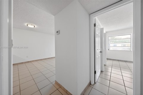 Купить кондоминиум в Майами, Флорида 2 спальни, 72м2, № 2242203 - фото 10