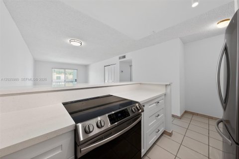 Купить кондоминиум в Майами, Флорида 2 спальни, 72м2, № 2242203 - фото 9