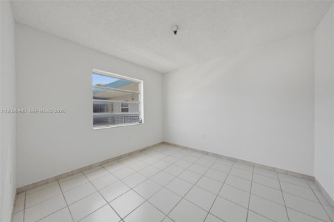 Купить кондоминиум в Майами, Флорида 2 спальни, 72м2, № 2242203 - фото 12