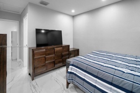Touwnhouse à vendre à Hialeah, Floride: 3 chambres, 97.83 m2 № 2264085 - photo 5