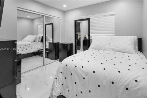 Touwnhouse à vendre à Hialeah, Floride: 3 chambres, 97.83 m2 № 2264085 - photo 7