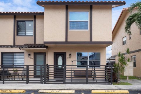 Touwnhouse à Hialeah, Floride 3 chambres, 97.83 m2 № 2264085