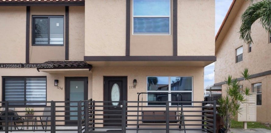 Touwnhouse à Hialeah, Floride 3 chambres, 97.83 m2 № 2264085
