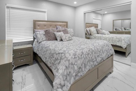 Touwnhouse à vendre à Hialeah, Floride: 3 chambres, 97.83 m2 № 2264085 - photo 8