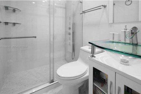 Touwnhouse à vendre à Hialeah, Floride: 3 chambres, 97.83 m2 № 2264085 - photo 9