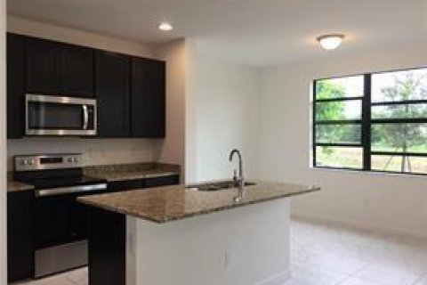 House in Pompano Beach, Florida 3 bedrooms, 134.34 sq.m. № 2387937 - photo 2