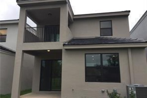 House in Pompano Beach, Florida 3 bedrooms, 134.34 sq.m. № 2387937 - photo 19