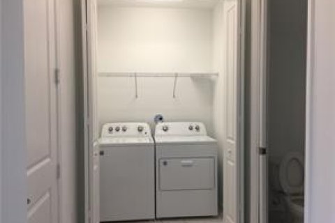 House in Pompano Beach, Florida 3 bedrooms, 134.34 sq.m. № 2387937 - photo 17