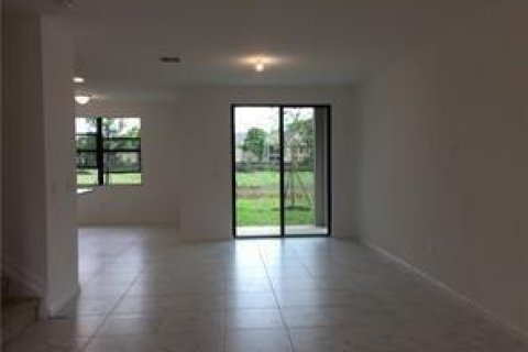 House in Pompano Beach, Florida 3 bedrooms, 134.34 sq.m. № 2387937 - photo 5