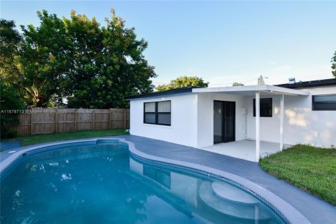 House in Fort Lauderdale, Florida 5 bedrooms, 131.18 sq.m. № 1925510 - photo 20