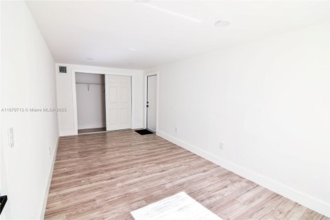 House in Fort Lauderdale, Florida 5 bedrooms, 131.18 sq.m. № 1925510 - photo 16