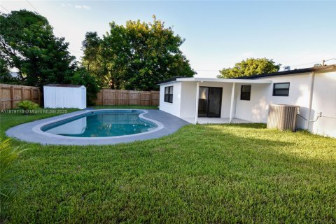 House in Fort Lauderdale, Florida 5 bedrooms, 131.18 sq.m. № 1925510 - photo 21