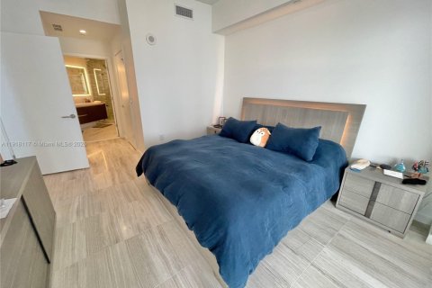 Condo in Miami, Florida, 1 bedroom  № 2018374 - photo 17