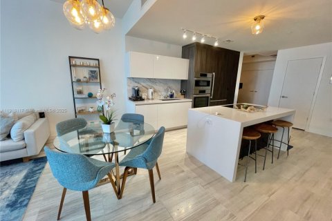 Condo in Miami, Florida, 1 bedroom  № 2018374 - photo 2