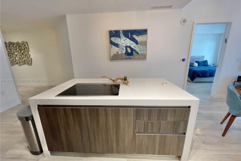 Condo in Miami, Florida, 1 bedroom  № 2018374 - photo 29